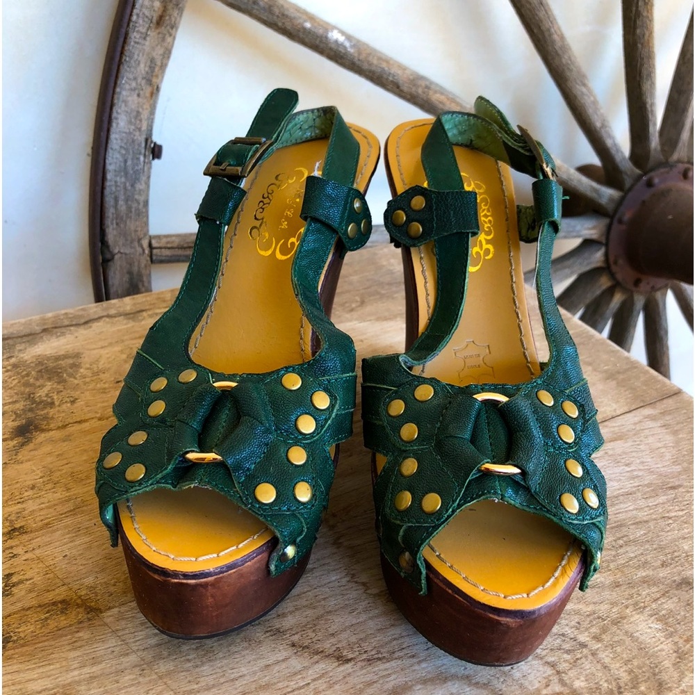 N.Y.L.A. Hunter Green Leather Wood Platform Open Toe Gold Metal O-Ring Studs 7.5